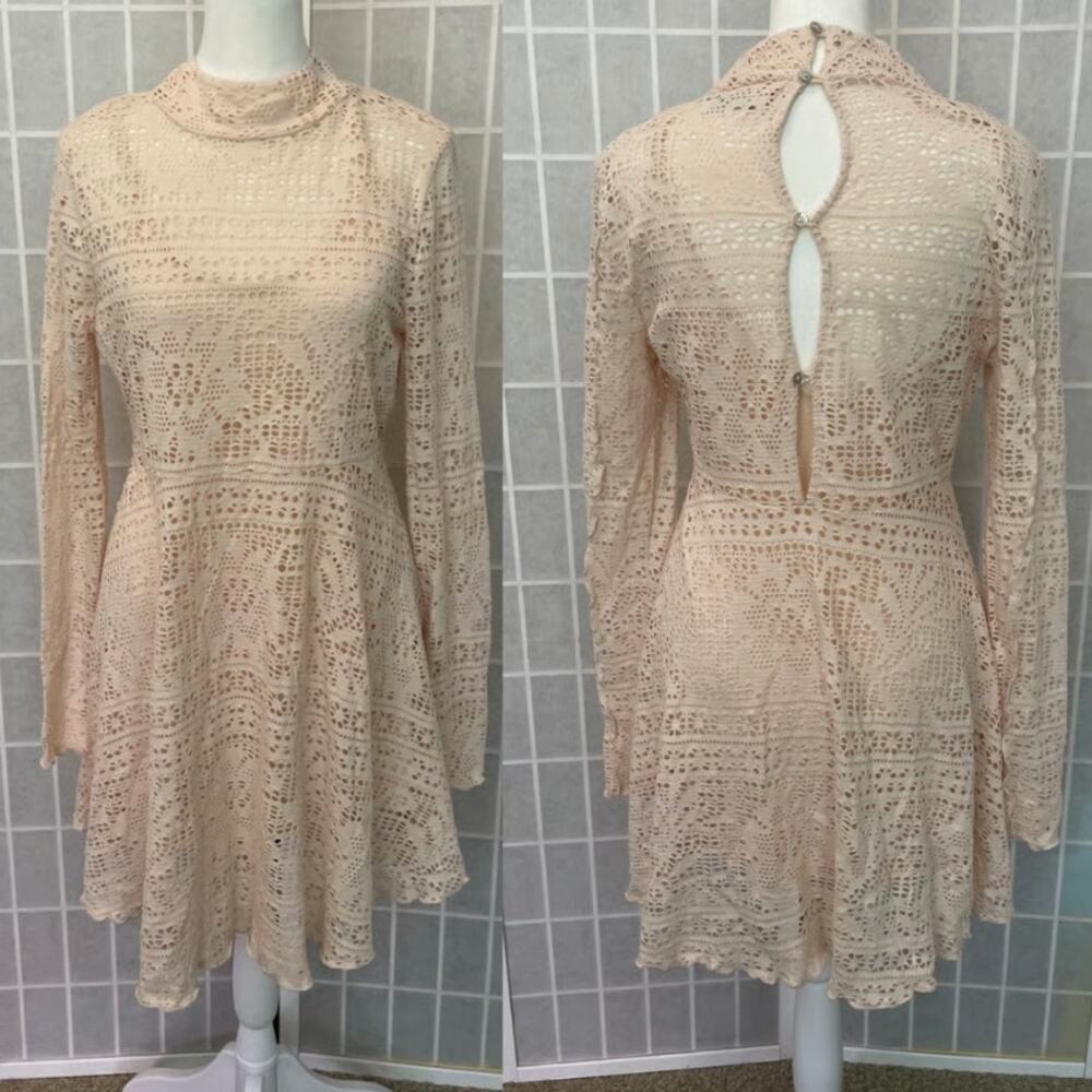 Free People Beach Crochet Mini Dress M Blush Boho Open Knit Slip Lined Beachy